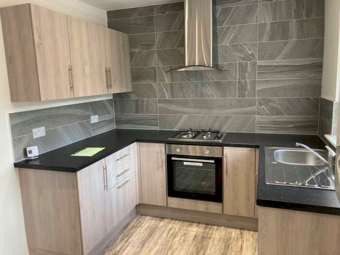 2 Bedroom Flat To Rent In B Uttoxeter Road, Blythe Bridge, Stoke-on-Trent, ST11