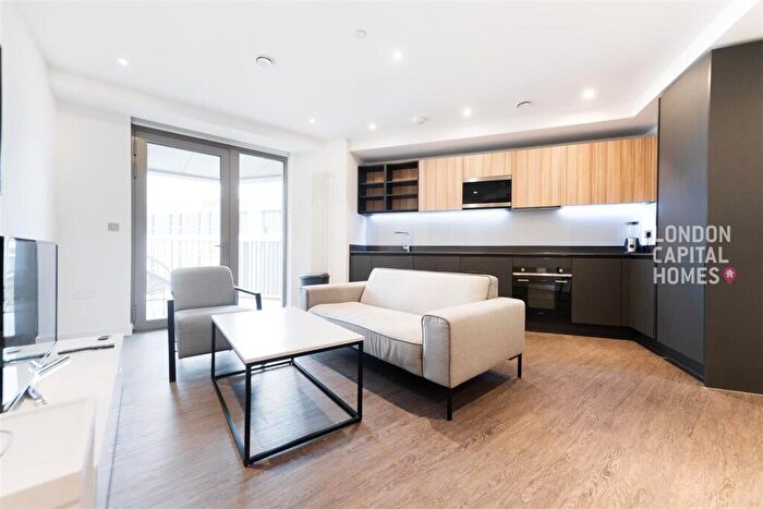 2 Bedroom Apartment To Rent In Western Gateway, London, E16