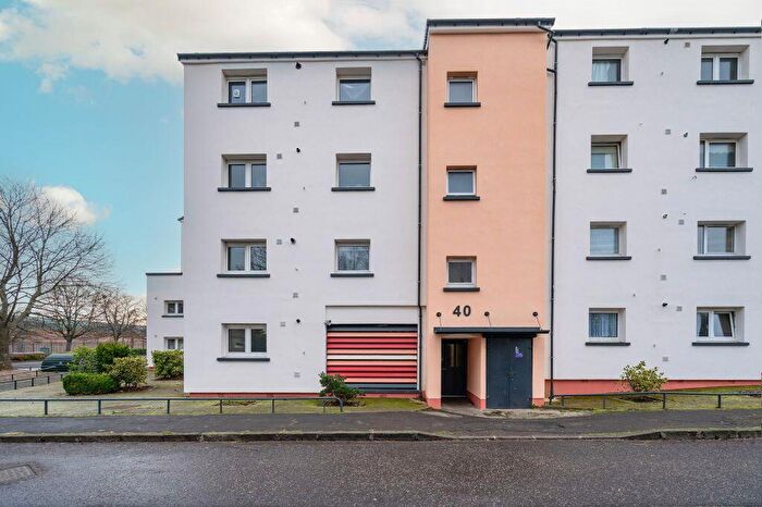 2 Bedroom Flat For Sale In / Dumbryden Gardens, Murrayburn, Edinburgh, EH14