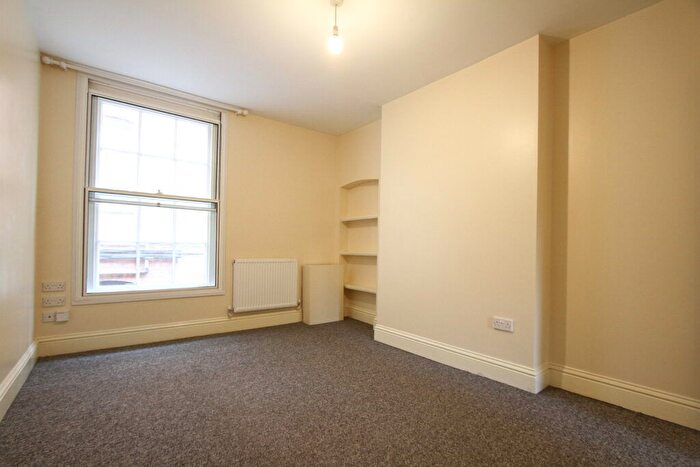 1 Bedroom Flat To Rent In Butchers Row, Banbury, Oxon, OX16