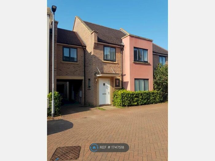 4 Bedroom Semi-Detached House To Rent In Buttercup Road, Cambridge, CB4