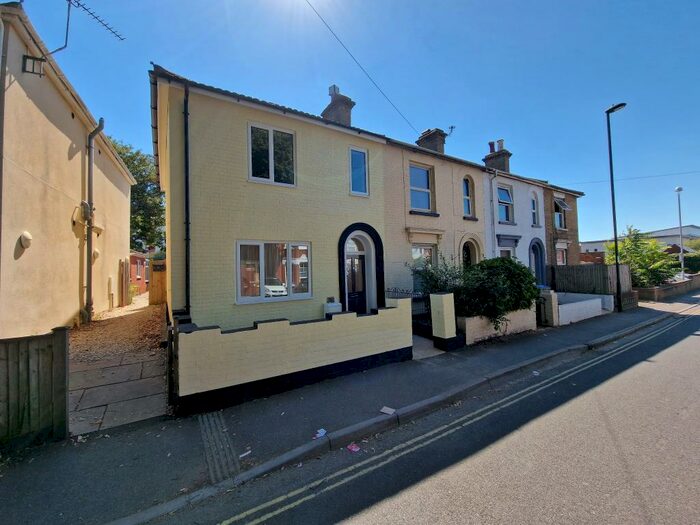 3 Bedroom Semi-Detached House To Rent In Anglesea Road, Shirley, SO15