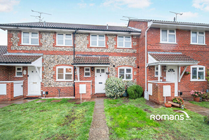 3 Bedroom Terraced House To Rent In Ryves Avenue, Yateley, Hampshire, GU46