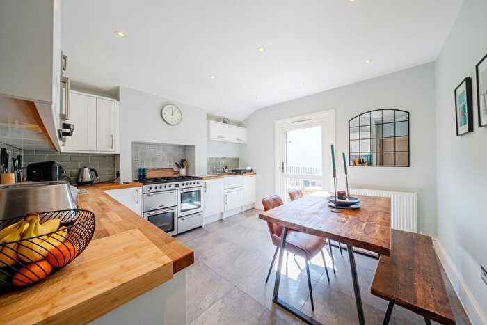 2 Bedroom Flat For Sale In Mount Ephraim Road, Streatham, London, SW16