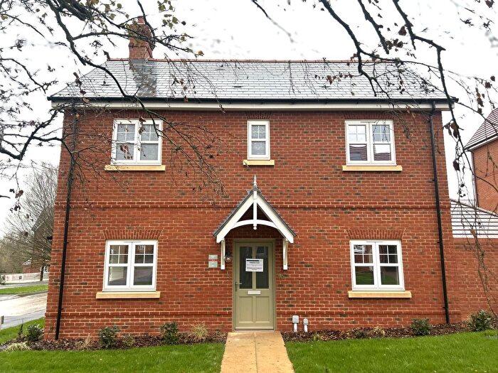 3 Bedroom Detached House For Sale In Spring Hill, Maidenhead, SL6