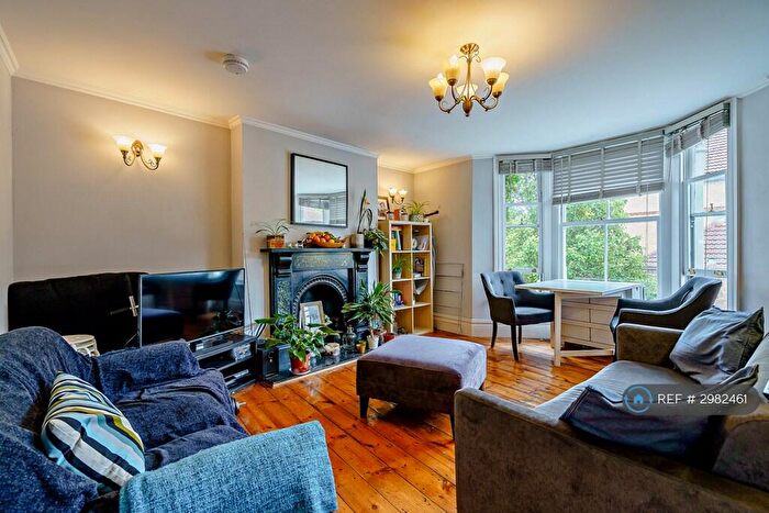4 Bedroom Flat To Rent In Lyndhurst Grove, London, SE15