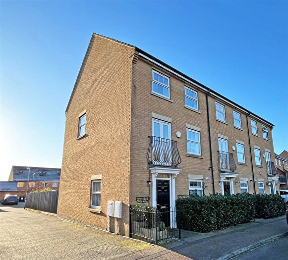 3 Bedroom End Of Terrace House For Sale In Buckthorn Road, Hampton Hargate, Peterborough, PE7