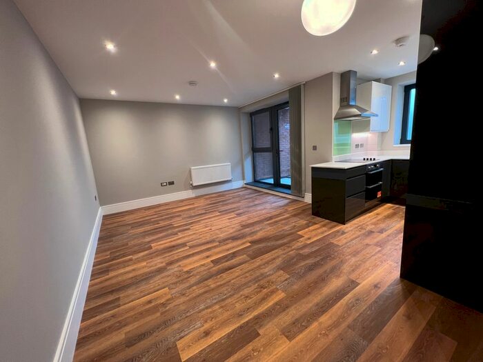 1 Bedroom Flat To Rent In Heather Gardens, Golders Green, NW11