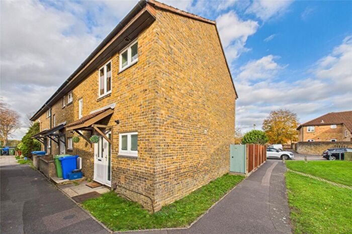 3 Bedroom End Of Terrace House For Sale In Sabre Court, Aldershot, Hampshire, GU11