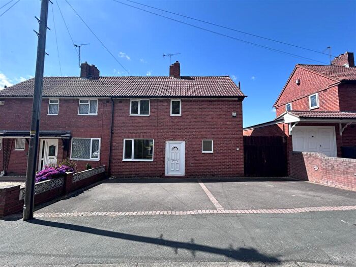 3 Bedroom Semi-Detached House For Sale In Woodfield Avenue, Stourbridge, DY9