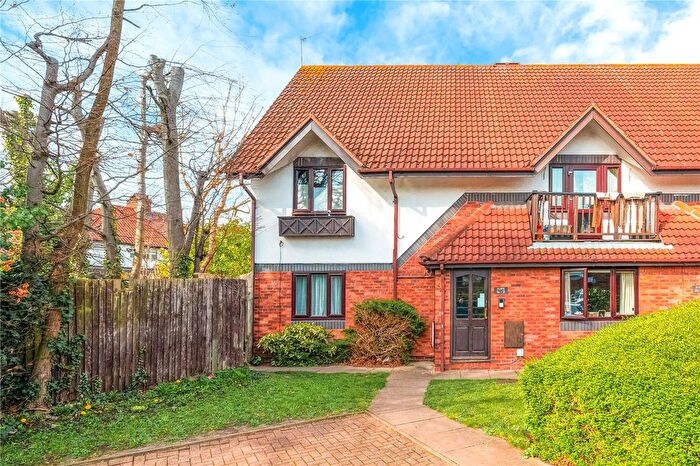 2 Bedroom Flat For Sale In Osprey Close, West Drayton, Middlesex, UB7