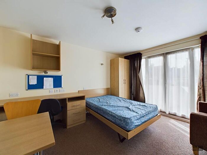 1 Bedroom Flat To Rent In Looe Road, Exeter, EX4