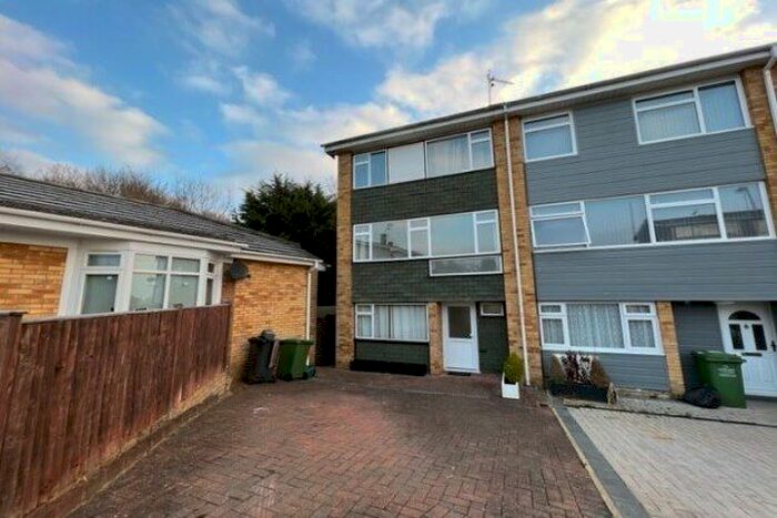 5 Bedroom Town House To Rent In Feering Road, Billericay, CM11