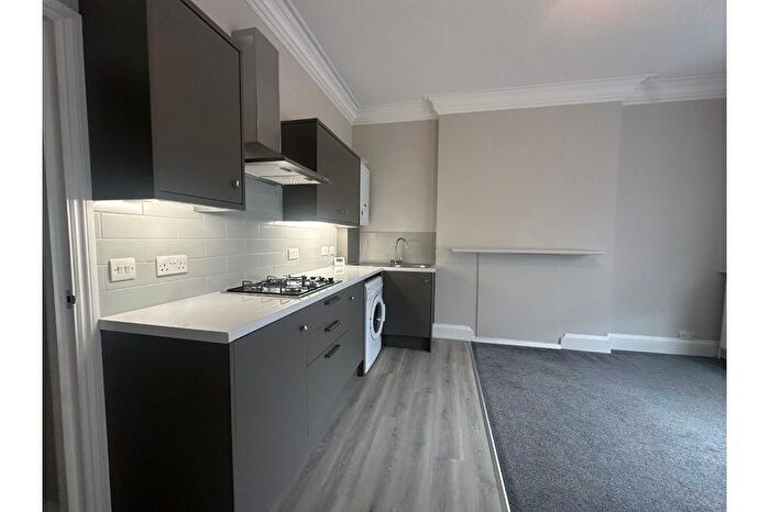 1 Bedroom Flat To Rent In Woodstock Road, Croydon, Surrey, CR0