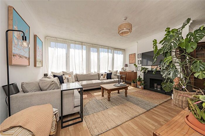 3 Bedroom Flat For Sale In Sherfield Gardens, Putney, SW15