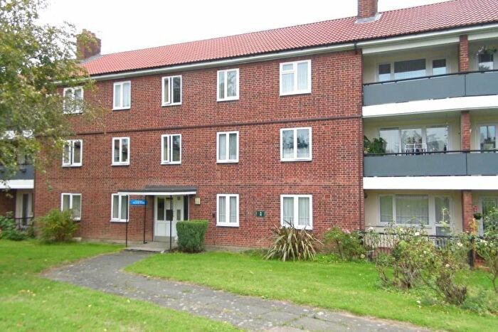 3 Bedroom Flat To Rent In Village Road, Bush Hill Park, EN1