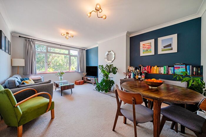 2 Bedroom Flat For Sale In Estreham Road, Streatham, London, SW16