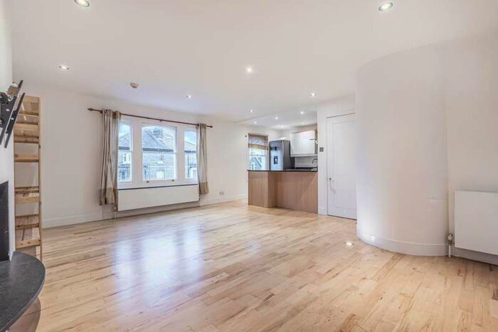 2 Bedroom Apartment To Rent In Richmond, Surrey, TW10