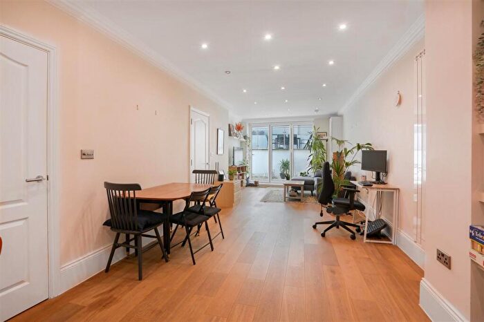 1 Bedroom Apartment For Sale In Brecknock Road, London, N7