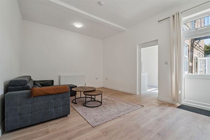 2 Bedroom Flat To Rent In Merton Road, Wimbledon, SW19