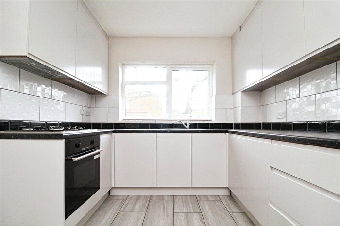 3 Bedroom Terraced House To Rent In Bracewood Gardens, Croydon, CR0