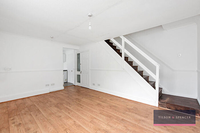 2 Bedroom Maisonette For Sale In Spencer Road, London, N17