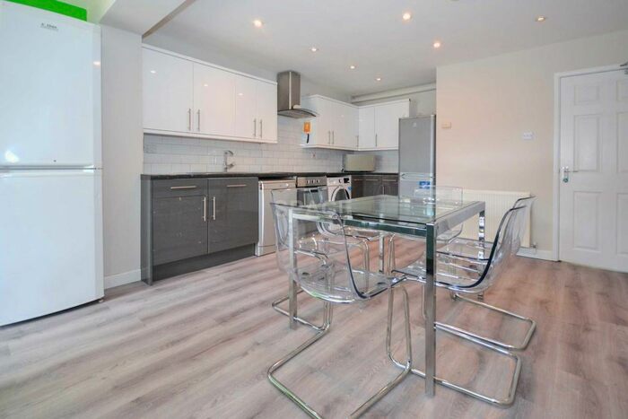 5 Bedroom Detached House To Rent In Whitby Drive, Reading, Berkshire, RG1