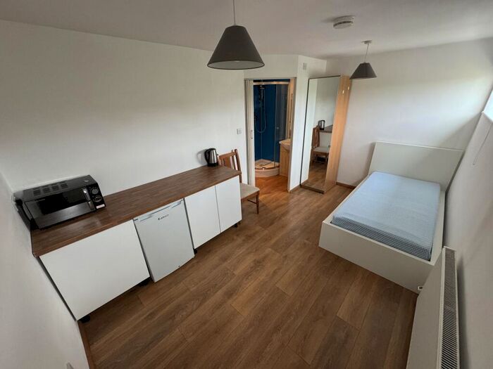 1 Bedroom House To Rent In Blenheim Walk, Corby, NN18