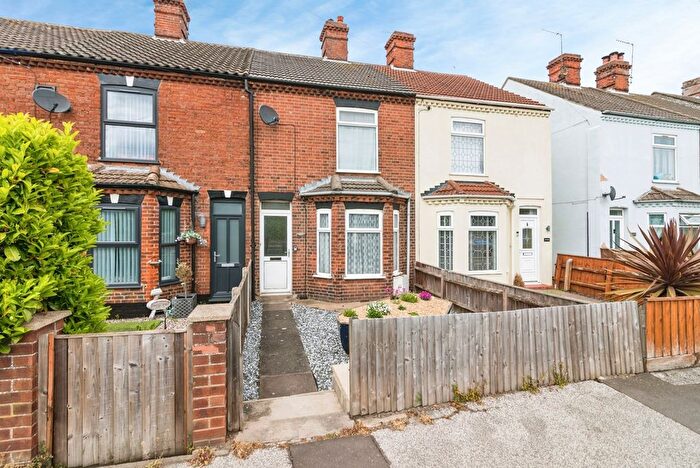 2 Bedroom Terraced House For Sale In Victoria Road, Lowestoft, Suffolk, NR33