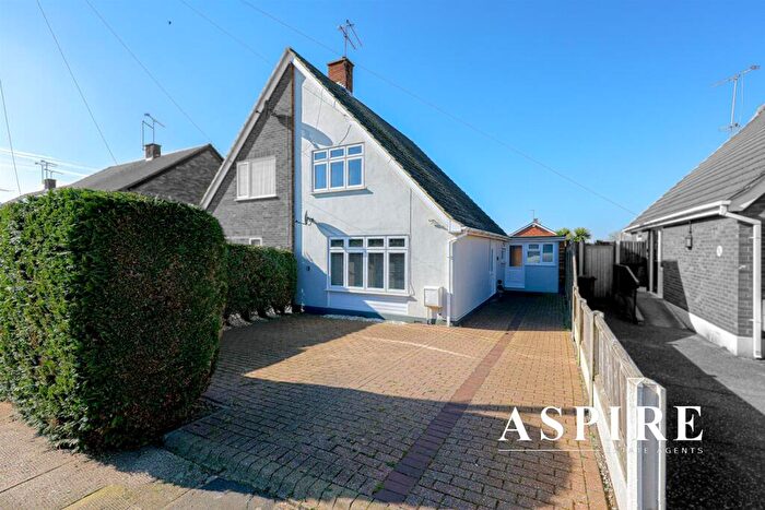 2 Bedroom Semi-Detached House For Sale In Roseberry Avenue, Benfleet, SS7