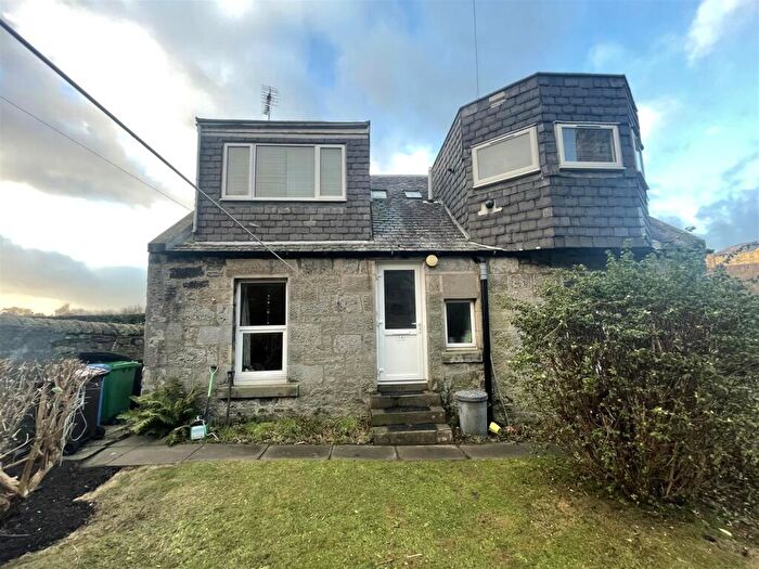 2 Bedroom Flat To Rent In A Brucefield Avenue, Dunfermline, KY11