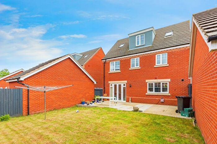 5 Bedroom Detached House For Sale In Darsdale Drive, Raunds, Wellingborough, NN9