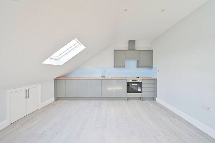 1 Bedroom Flat To Rent In Central Road, Morden, SM4