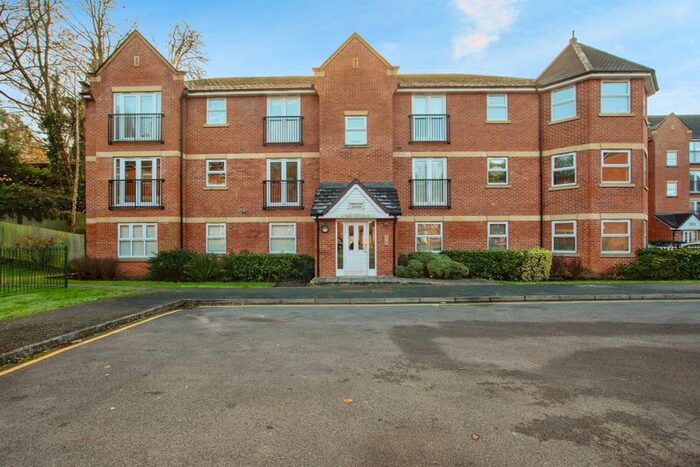 2 Bedroom Flat For Sale In Walton Road, Bushey, WD23