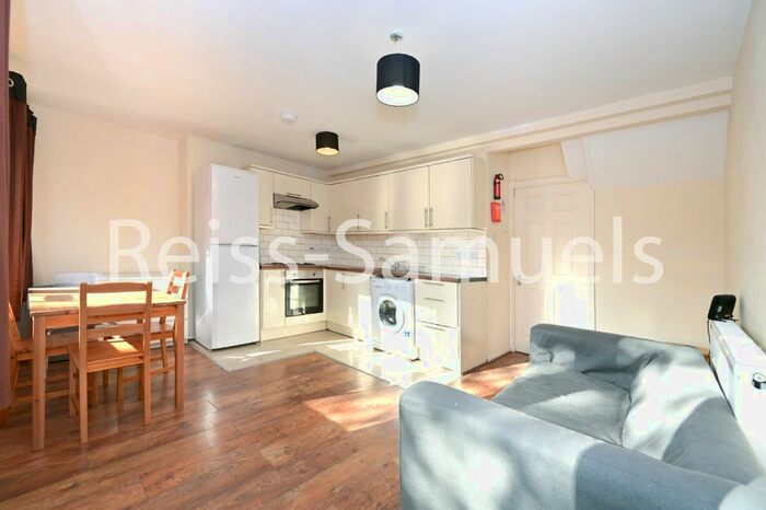 4 Bedroom Maisonette To Rent In Cooks Road, Kennington, Southwark, London, SE17