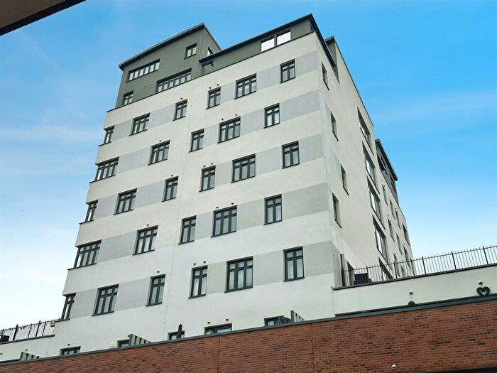 1 Bedroom Flat For Sale In Alexander House, Aldershot, GU11