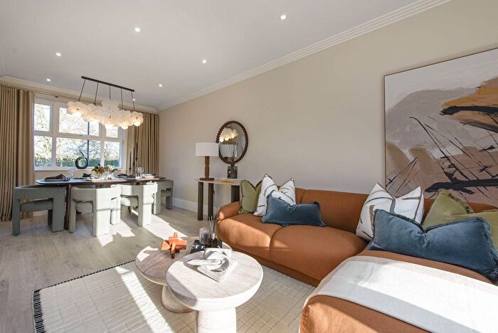 5 Bedroom Property For Sale In Trent Park, Enfield, Barnet, EN4