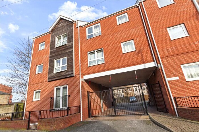 2 Bedroom Apartment To Rent In Willingham Court, Grimsby, DN32