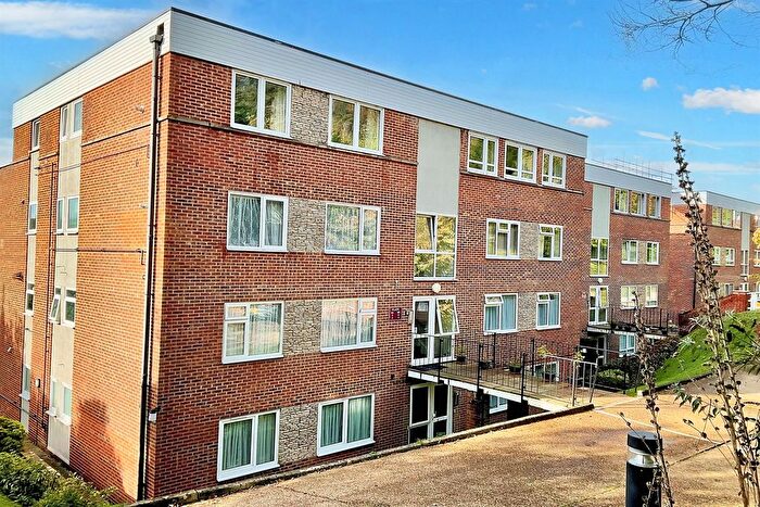 2 Bedroom Flat For Sale In Redlands Court, London Road, River, CT17