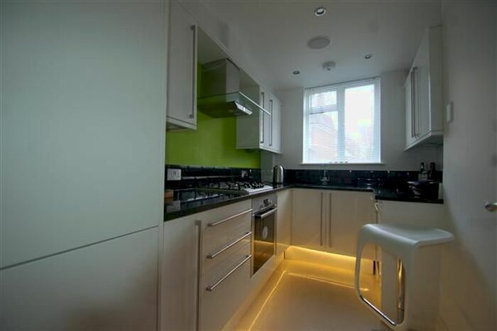 3 Bedroom Flat To Rent In Upper Richmond Road, London, SW15