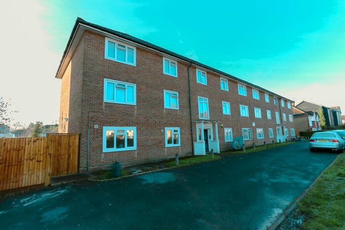 2 Bedroom Flat To Rent In B Pinner Road, Northwood, Greater London, HA6