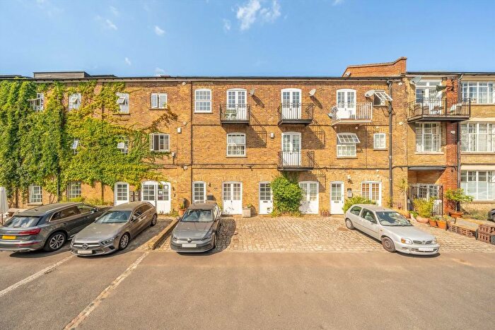1 Bedroom Flat To Rent In Welmar Mews, London, SW4