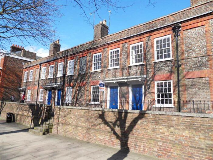 2 Bedroom Terraced House To Rent In High Street South, Dunstable, LU6