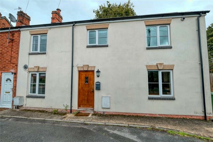 3 Bedroom Semi-Detached House To Rent In Crabtree Lane, Bromsgrove, Worcestershire, B61