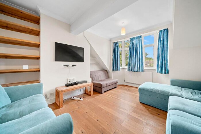 2 Bedroom Flat To Rent In Stanley Gardens, London, NW2