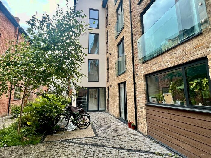 2 Bedroom Flat To Rent In Stour Street, Canterbury, Kent, CT1