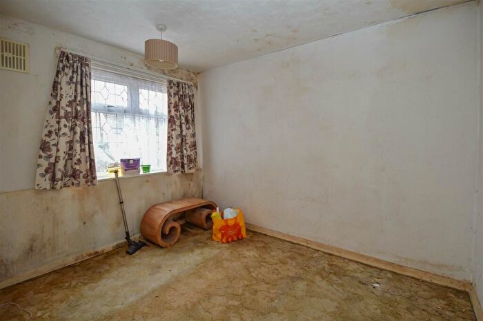 2 Bedroom Bungalow For Sale In Cedar Road, Hutton, Brentwood, CM13