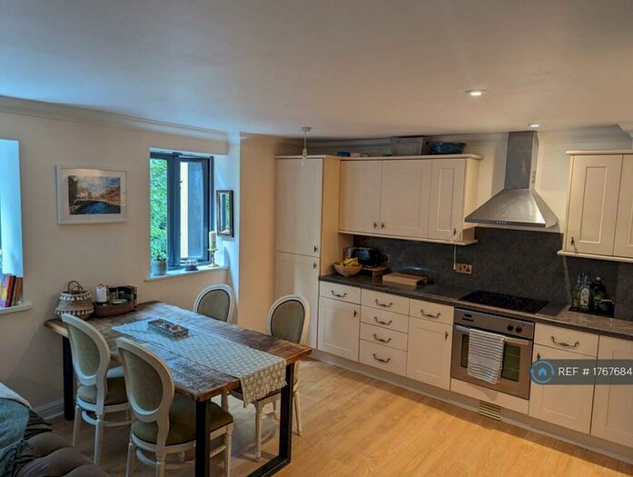 2 Bedroom Flat To Rent In Cathedral View, Winchester, SO23