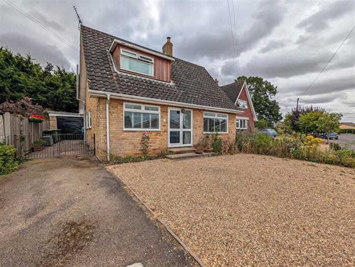 3 Bedroom Chalet For Sale In Lime Close, Harleston, IP20
