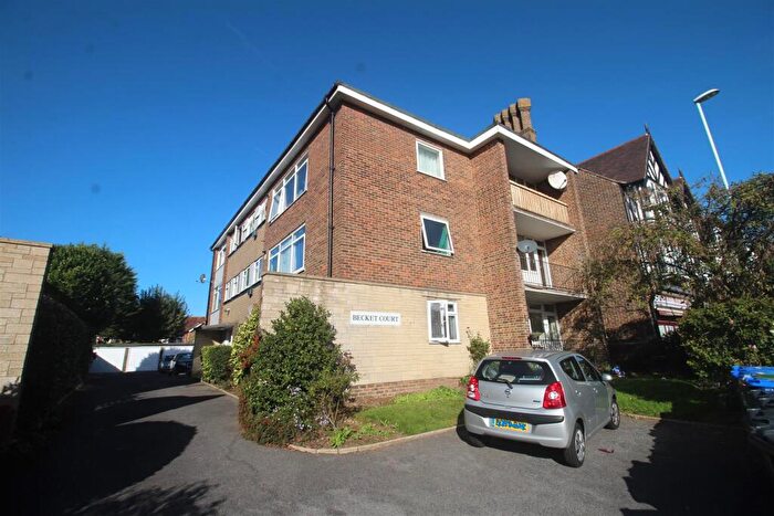 1 Bedroom Flat For Sale In Becket Court, Rectory Road, Worthing, BN14